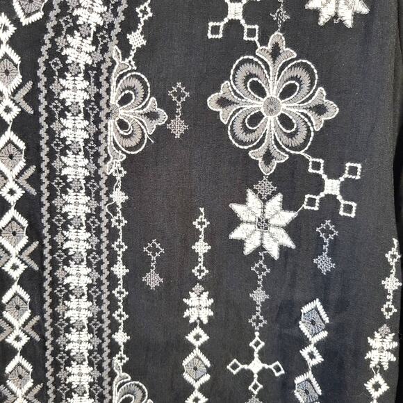 Savanna Jane Blouse Women's M Black White Gray Embroidered Polished Boho - Picture 4 of 8
